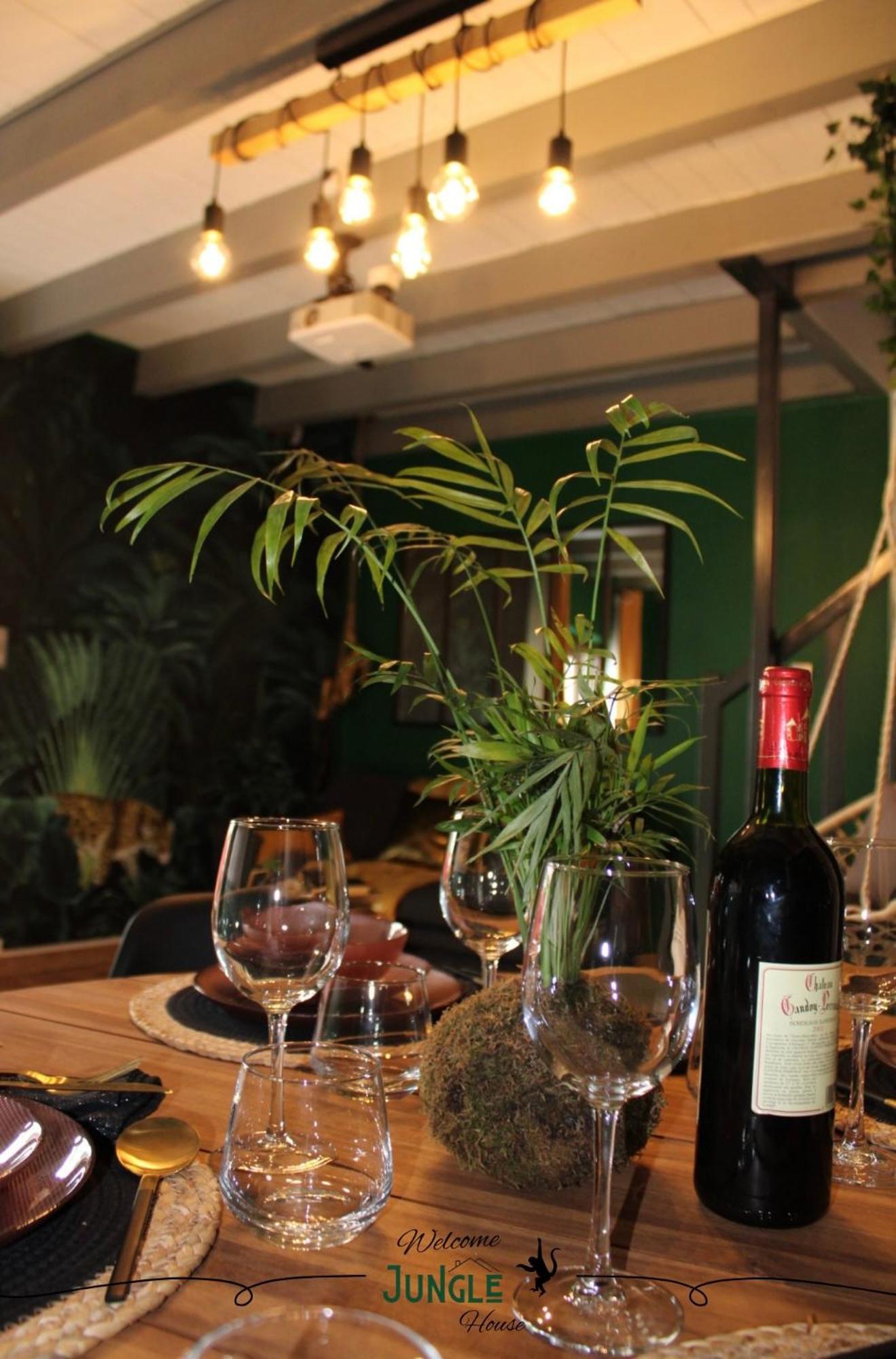 Maison "Jungle House" 90 M2 Billard, Retroprojecteur, Bar A Jeux , Vinyle, Wifi Fibre, Ideal Pro & Famille A Montbrison Luaran gambar