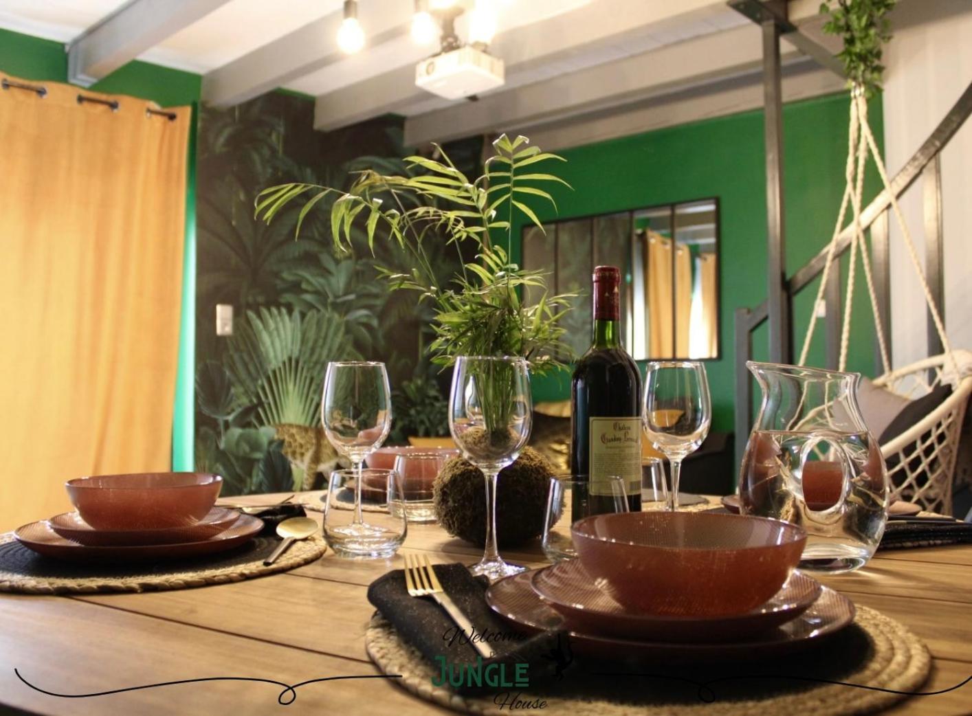Maison "Jungle House" 90 M2 Billard, Retroprojecteur, Bar A Jeux , Vinyle, Wifi Fibre, Ideal Pro & Famille A Montbrison Luaran gambar