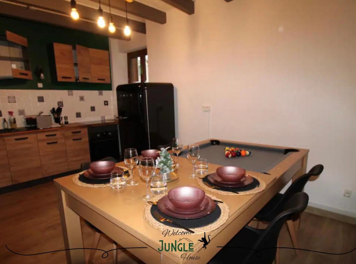 Maison "Jungle House" 90 M2 Billard, Retroprojecteur, Bar A Jeux , Vinyle, Wifi Fibre, Ideal Pro & Famille A Montbrison Luaran gambar