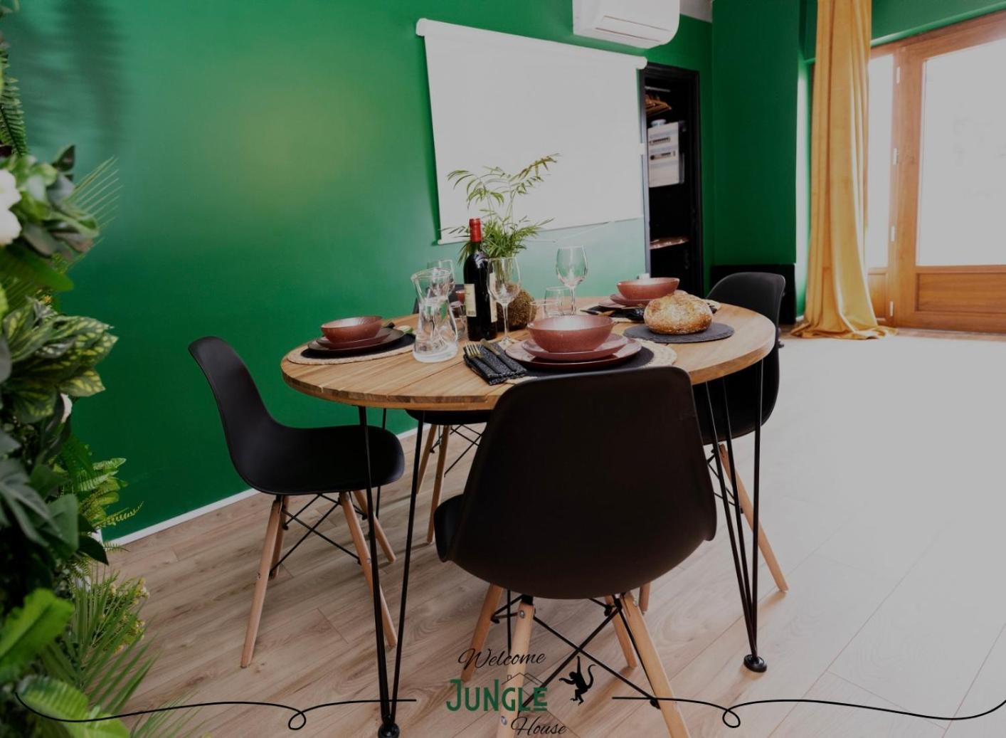 Maison "Jungle House" 90 M2 Billard, Retroprojecteur, Bar A Jeux , Vinyle, Wifi Fibre, Ideal Pro & Famille A Montbrison Luaran gambar