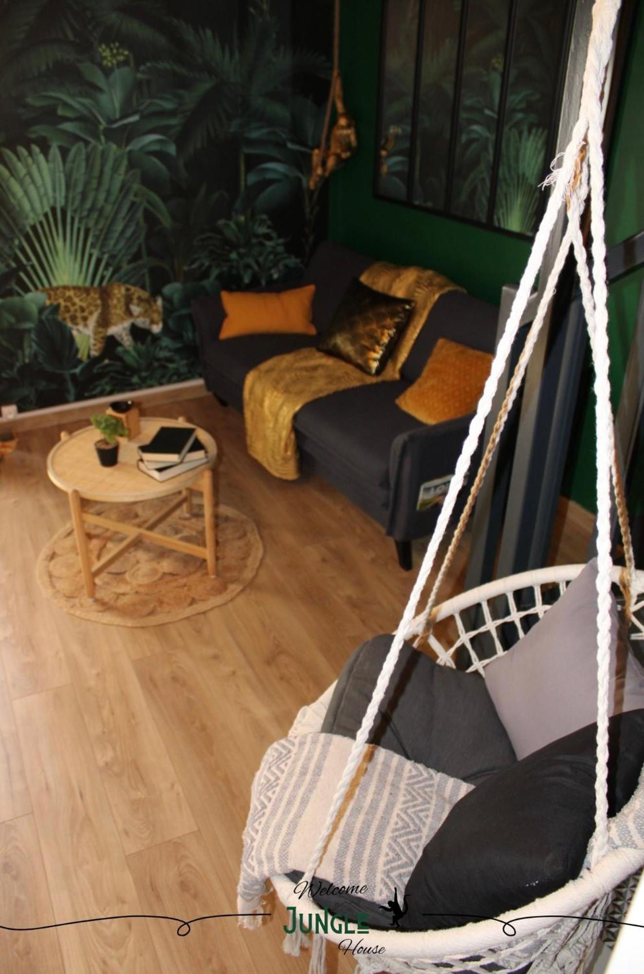 Maison "Jungle House" 90 M2 Billard, Retroprojecteur, Bar A Jeux , Vinyle, Wifi Fibre, Ideal Pro & Famille A Montbrison Luaran gambar
