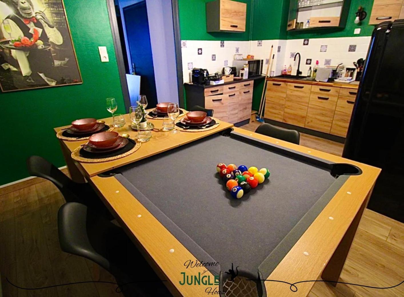 Maison "Jungle House" 90 M2 Billard, Retroprojecteur, Bar A Jeux , Vinyle, Wifi Fibre, Ideal Pro & Famille A Montbrison Luaran gambar